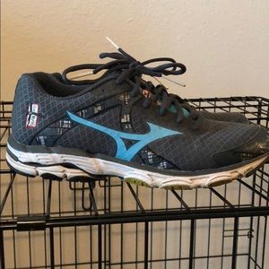 Mizuno Wave Inspire 10. Size 9. Great condition!